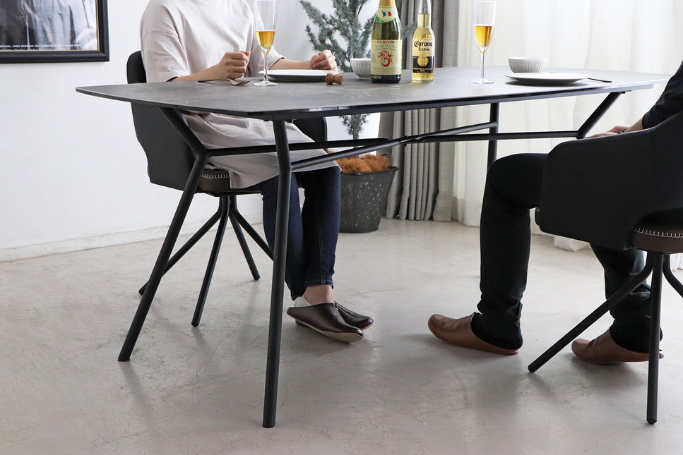 Dining Table CELA 90 R-squareダイニングテーブル東馬 トウマ tohma