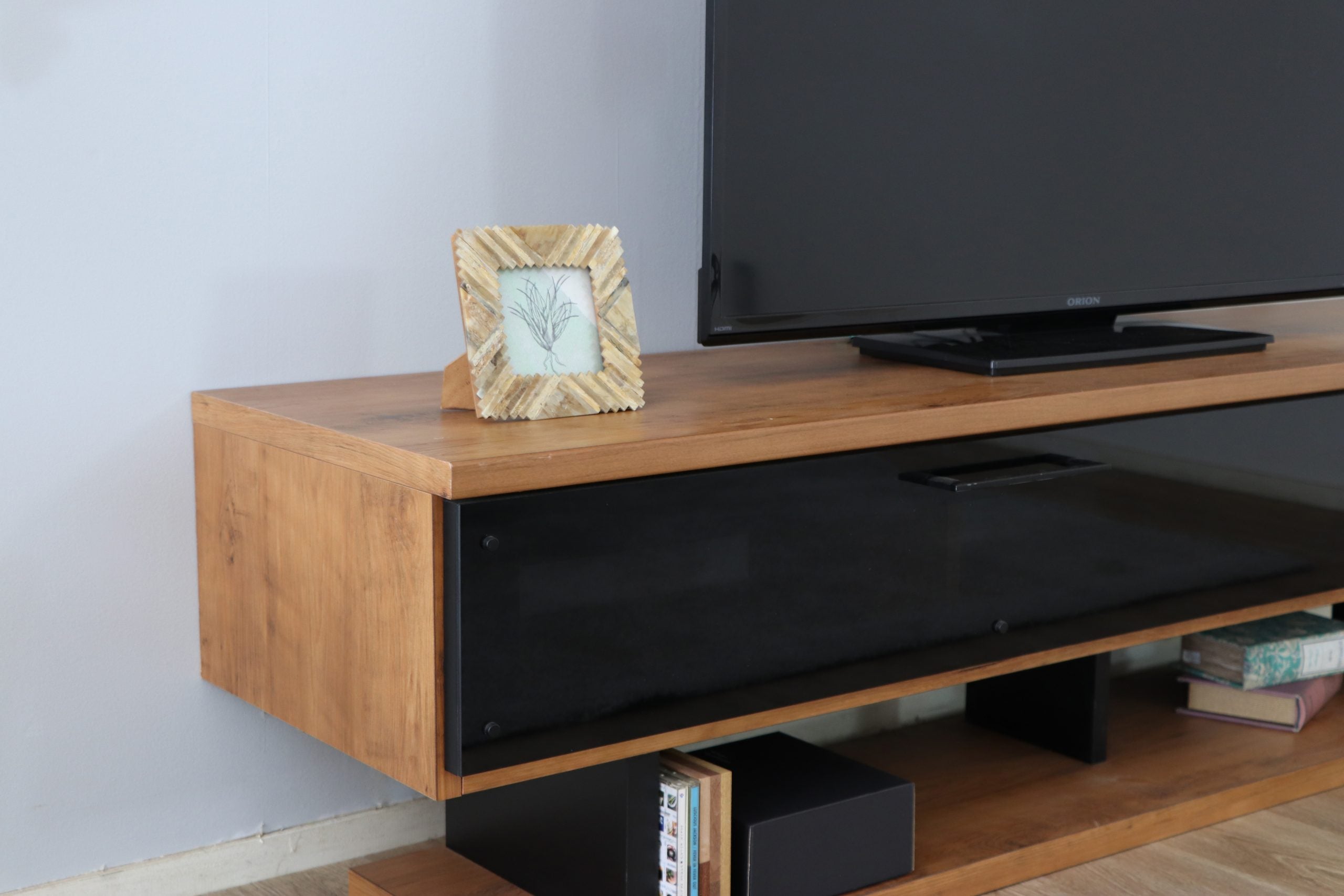 TV Board NEITS 160